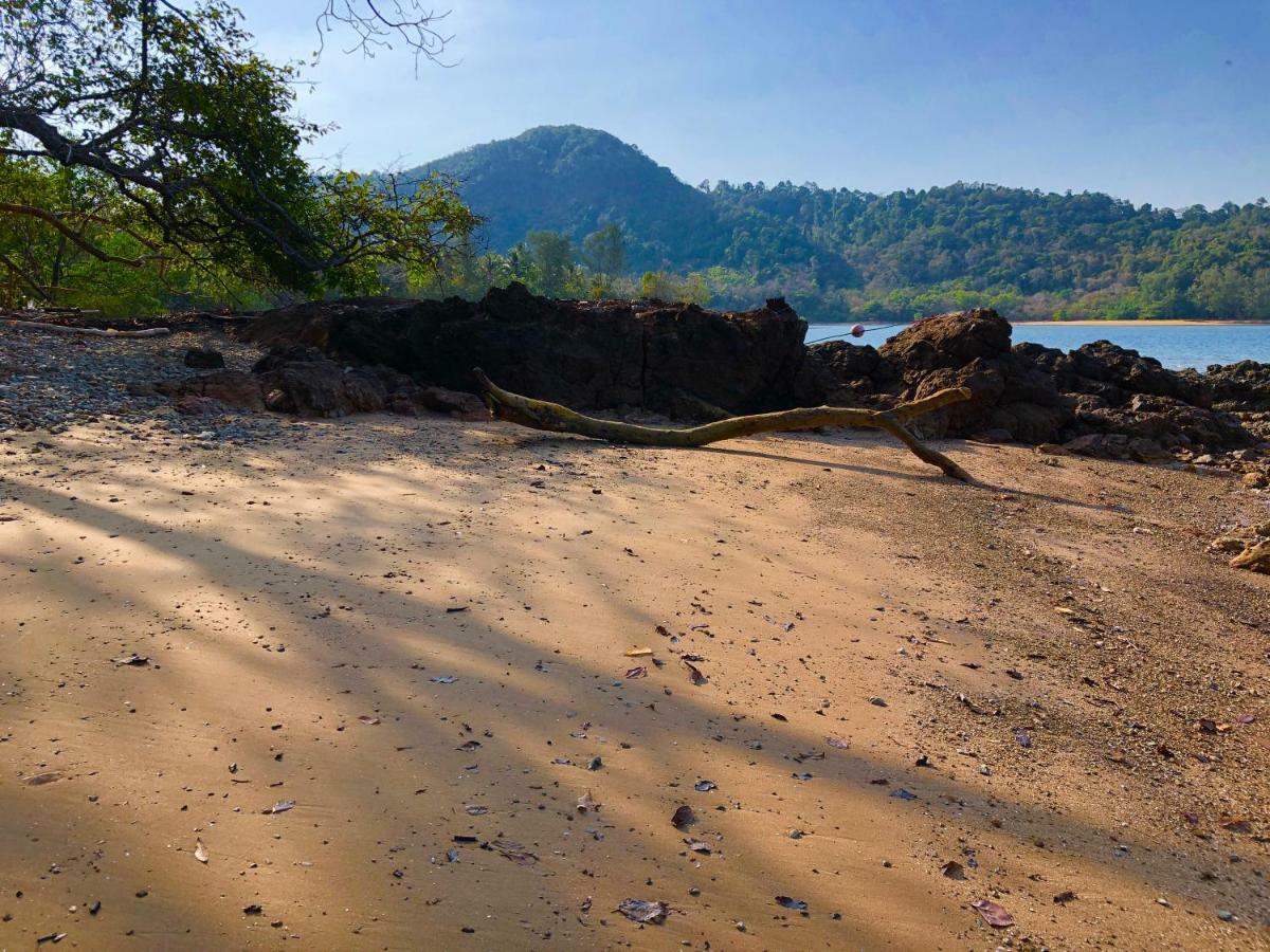 Reggae Island Private Island Koh Phayam Exterior photo